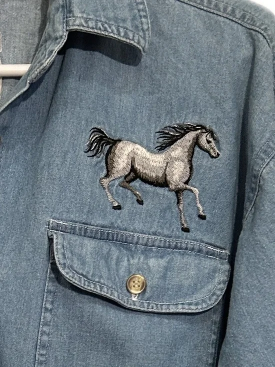 Vintage Denim Shirt with Horse Embroidery – Western Style – Size Medium - Picture 2 of 10